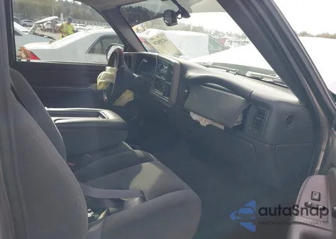 2005 Chevrolet Silverado 1500 Ls z USA, uszkodzony, nr VIN 2GCEC13T751258035